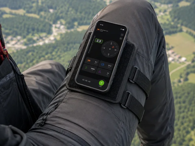 Smartphone mit Vario One auf einer Beinhalterung befestigt